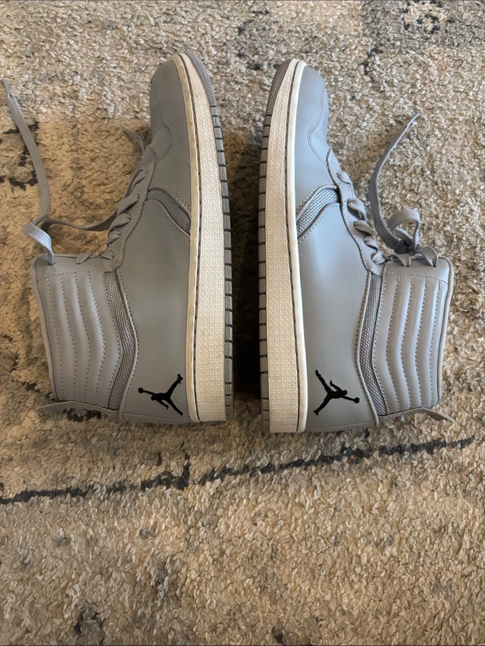 Jordan Heritage wolf grey size Men’s 9 US